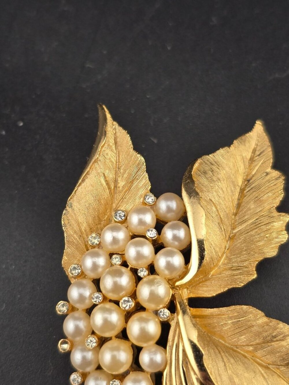 Crown Trifari Grape Leaf Brooch Gold Tone With Faux Pearls Rhinestones READ - Picture 10 of 10
